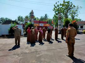 Upacara Bendera & Menyanyikan Indonesia Raya